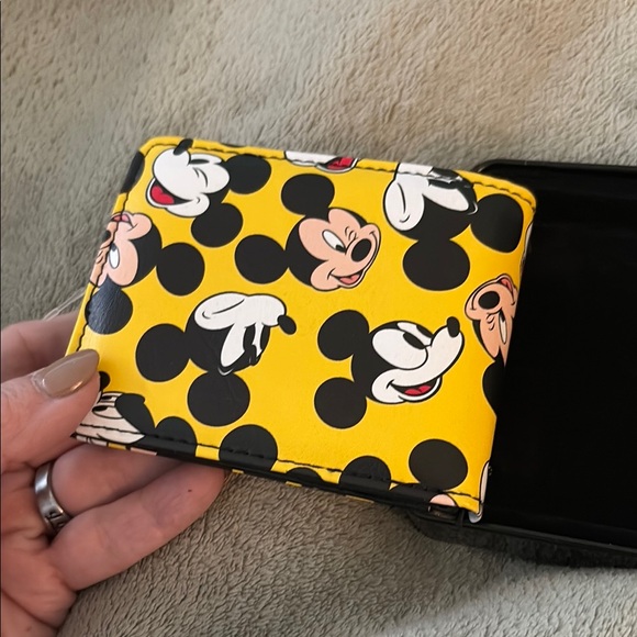 Disney wallet in collectible tin box - Picture 6 of 6